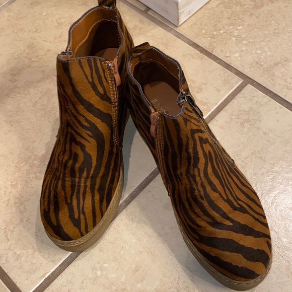 Bamboo Wedge Booties - Picture 1 of 10